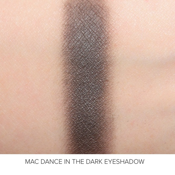 A NOVEL ROMANCE Quad Eye Quad A Novel Romance Eyeshadow Palette MAC - Picture 10 of 17
